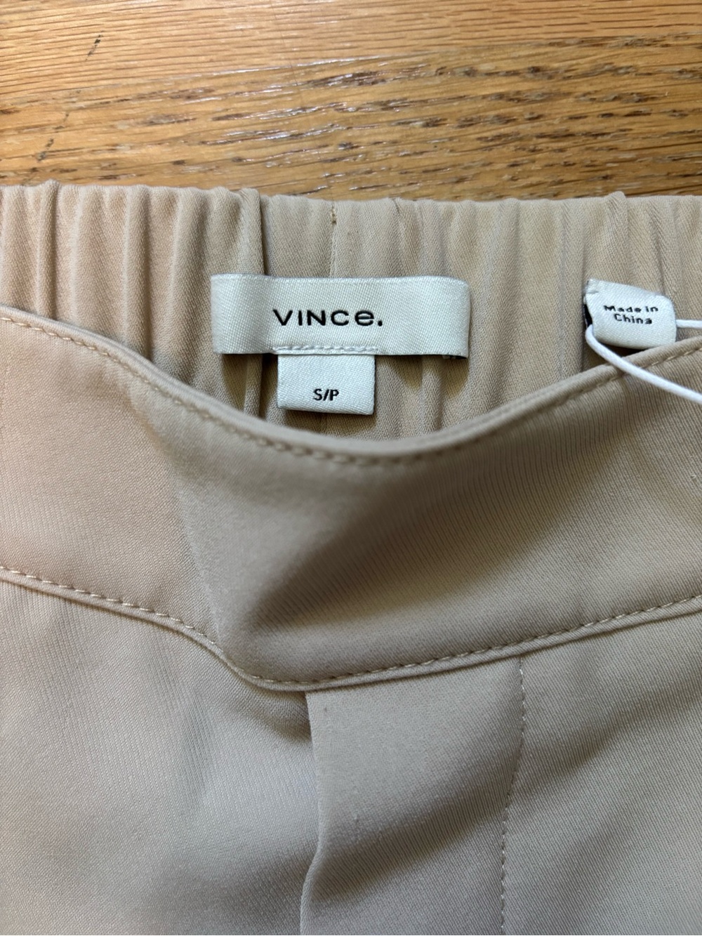 New - Women’s Vince Taupe Pants - Size Small - Elastic Waist Pleated Pockets - Picture 3 of 4